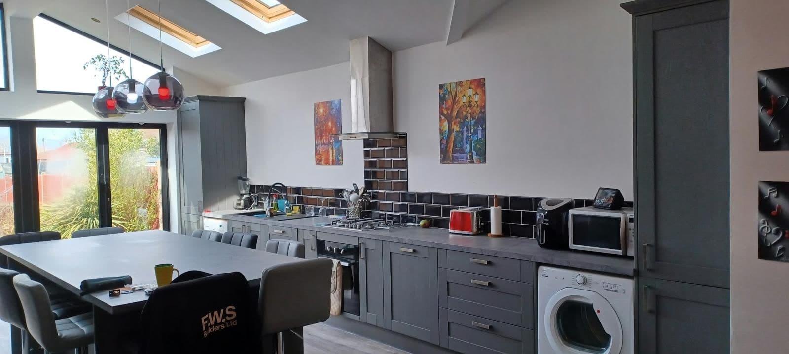Finished kitchen run with dark splashback